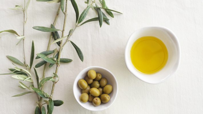 oliwa z oliwek na wlosy